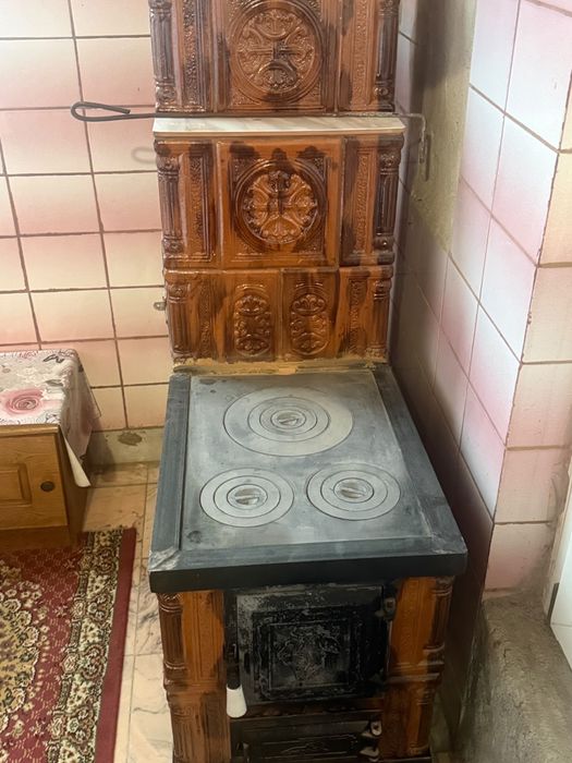 Sobă  de teracotă cu plită