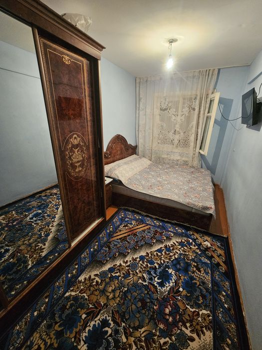 Квартира сотилади Бобур 1 дом 40 кв Пятиэтажкада 5 этаж з хонали уй
