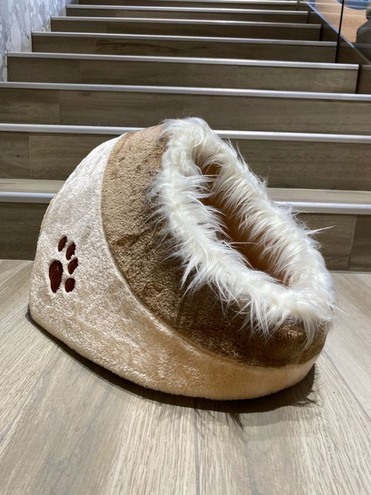 Закрытая лежанка , домик для кошек