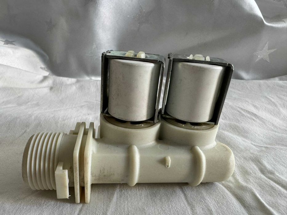 Двигател / електромотор и винтил от пералня Hotpoint Ariston