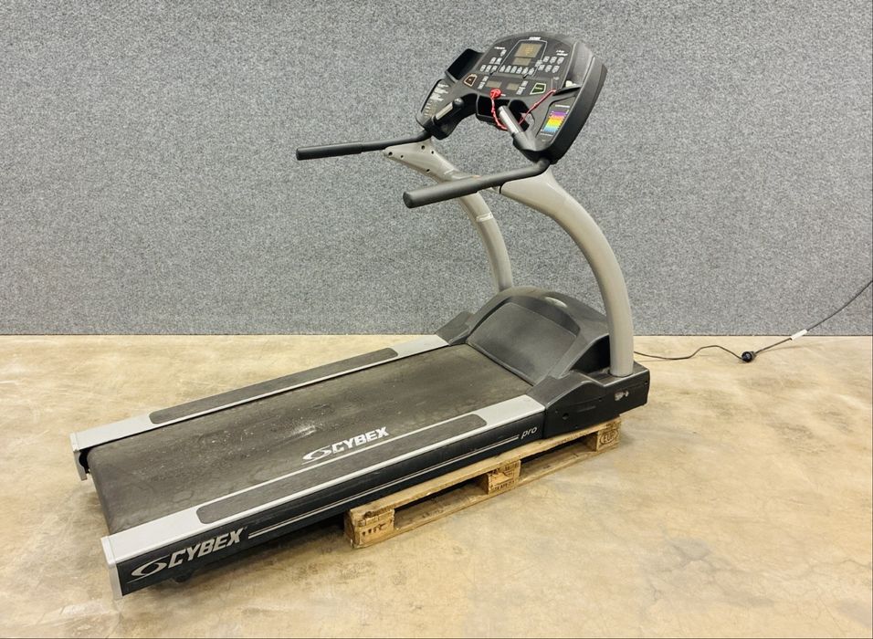 Професионслна бягаща пътека Cybex 550T Pro 3