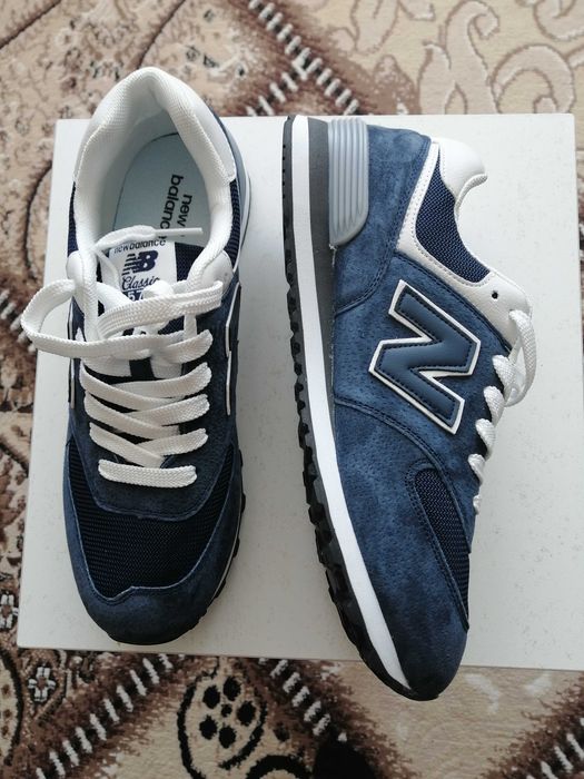Кроссовки New Balance.