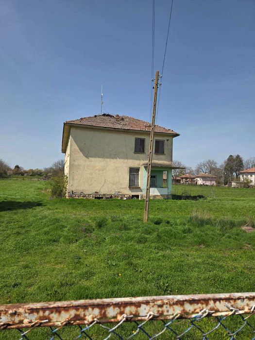 Бившо училище перфектна сграда