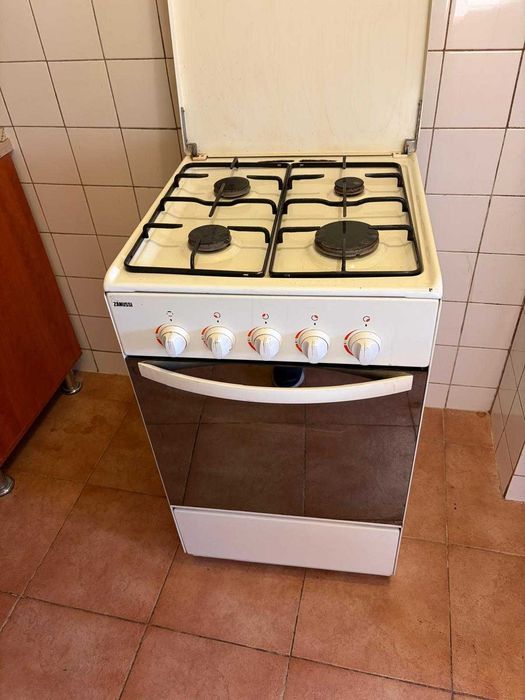 Aragaz Zanussi pe gaz – 4 arzătoare – 300 lei