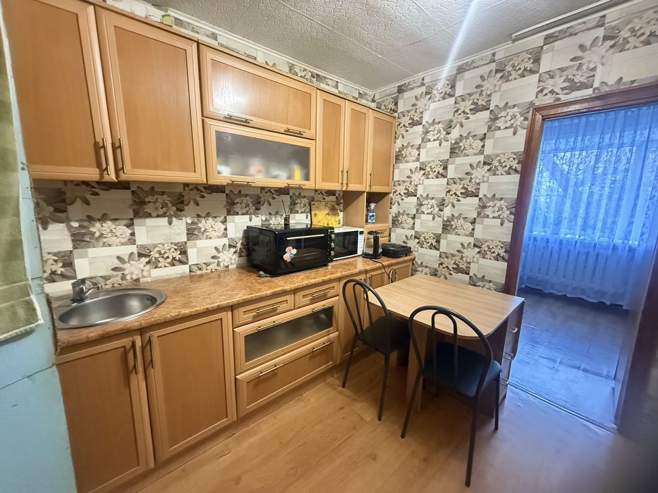 Комната в благополучном общежитие,средний этаж, «Изюминка»,с водой.