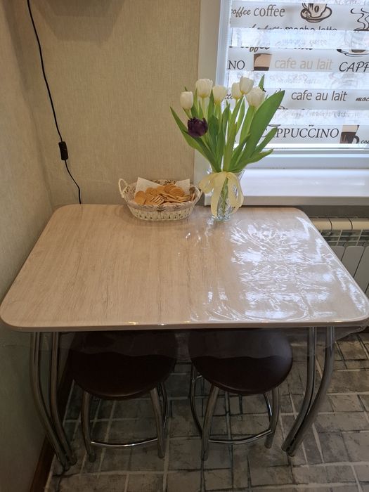 Продам стол кухонный