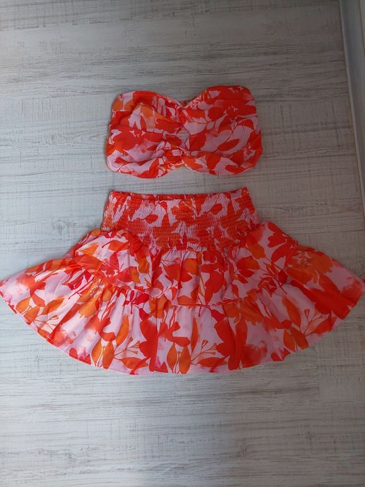 Топ и пола в комплект.