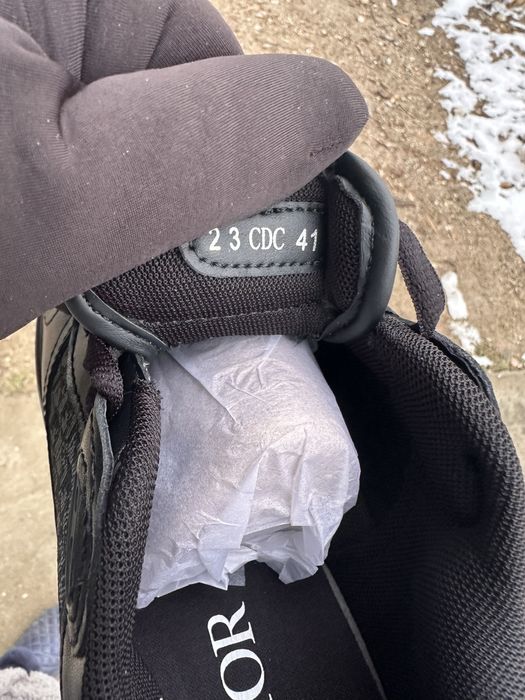 Adidasi Dior b25 noi la cutie