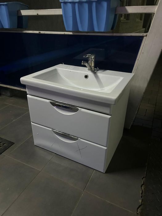 Тумбочка с раковиной