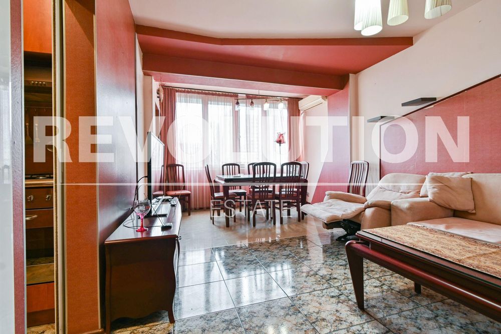 Тристаен апартамент в ж.к. Люлин 2.