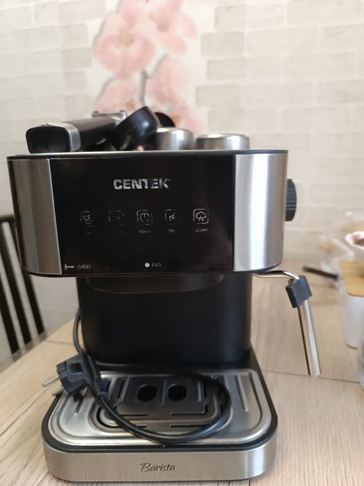 Продам кофемашину .Срочно .