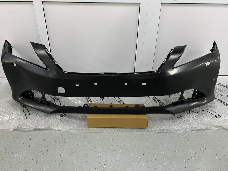 Бампер оргинал Toyota Camry 50