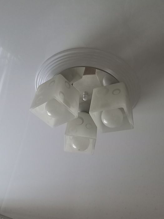 Продам люстру б/у