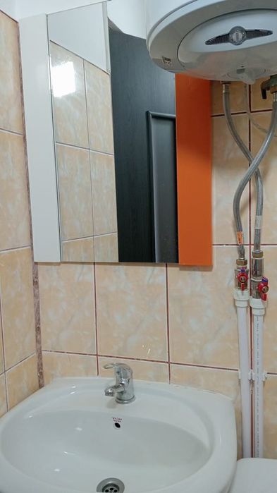Vand camera de camin/garsoniera Buzau,cu baie,bdul Aurel Vlaicu,bloc Triton