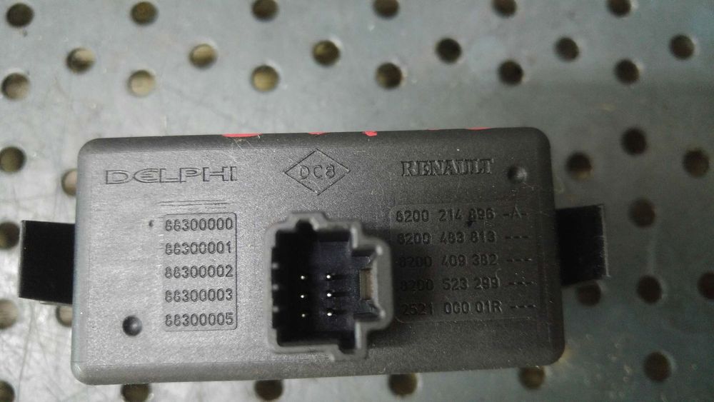 Buton avarii blocare usi renault clio 3 88300000 8200214896a