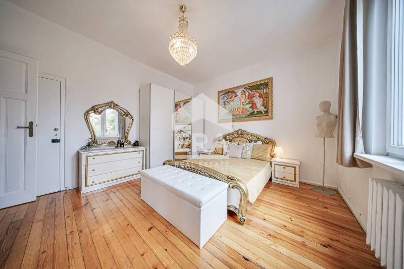 Продава се Тристаен апартамент в София, Център - 110 кв.м за 3199 €/кв.м - Снимка #4