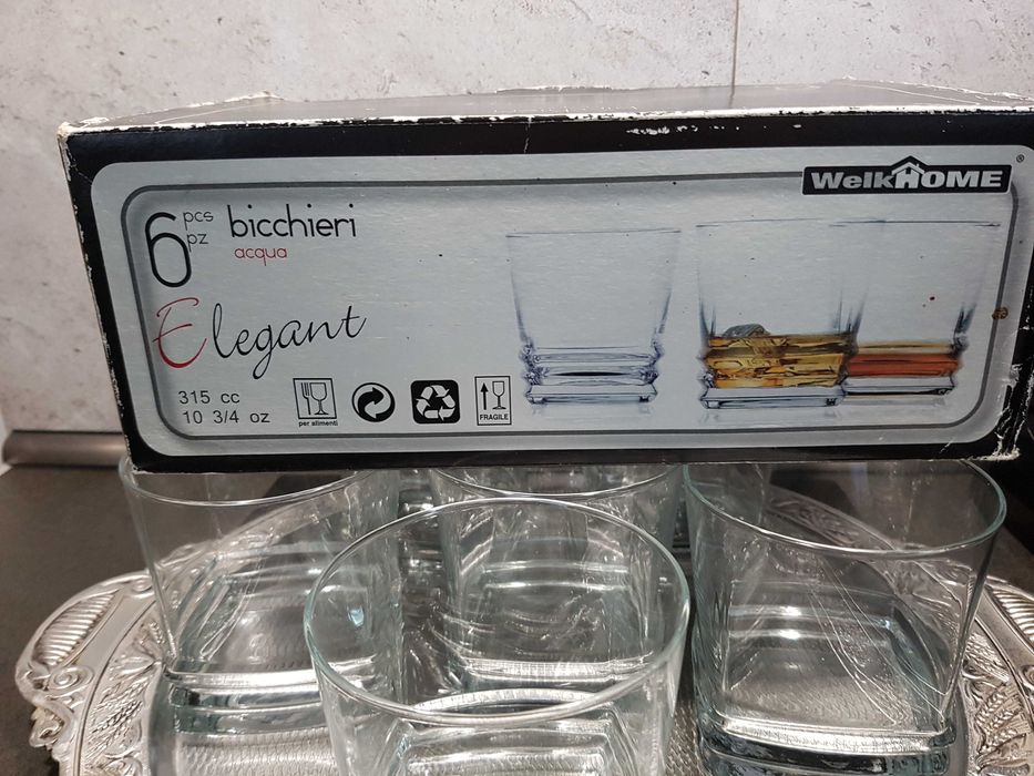 Стъклени чаши за вино, шампанско.