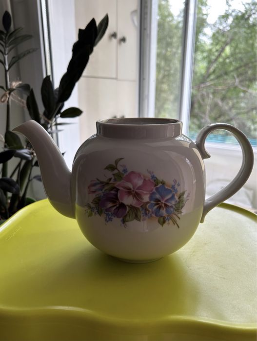 Чайник фарфоровый