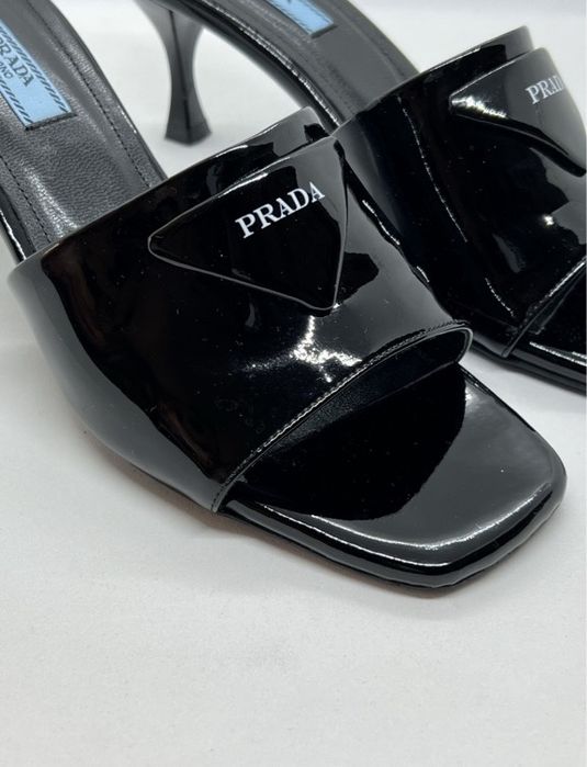 Винтидж чехли Prada