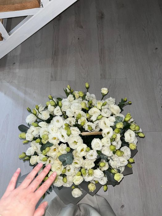 Цветы в корзине.