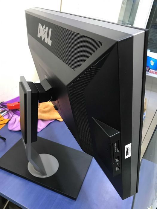 Dell UltraSharp U2410f 24” monitor with PremierColor