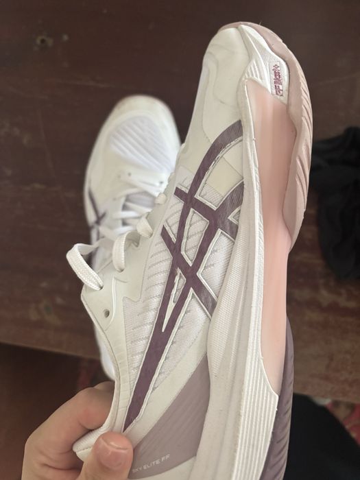 Asics кросовкий продаю оригинальные, купила в vb duken