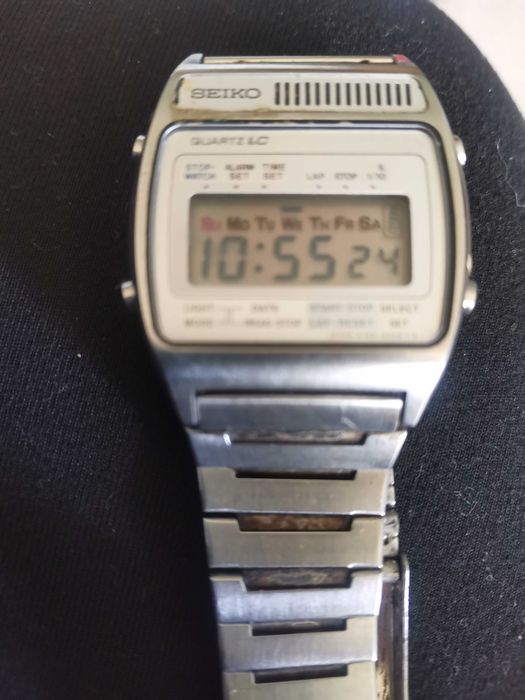Продавам електронен часовник Seiko, работещ!.