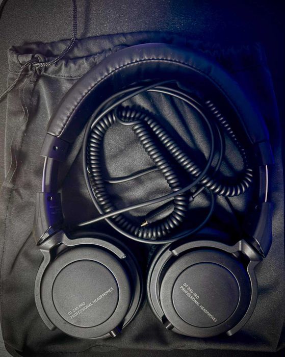 Слушалки студийни Beyerdynamic DT 240 PRO