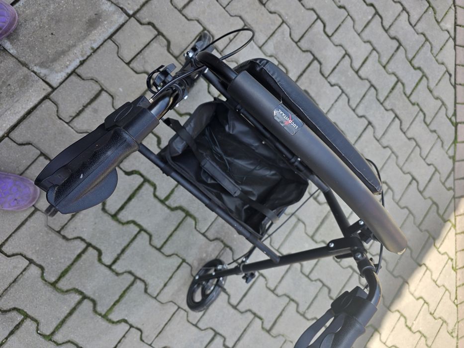 Cadru de mers cu roți nou fără eticheta