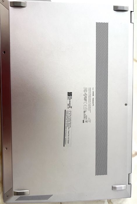 ASUS ZenBook 14 i7 / Baterie nouă / ScreenPad / 1.13 kg – Premium