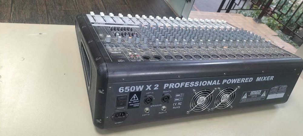 Продается активный микшерный пульт.