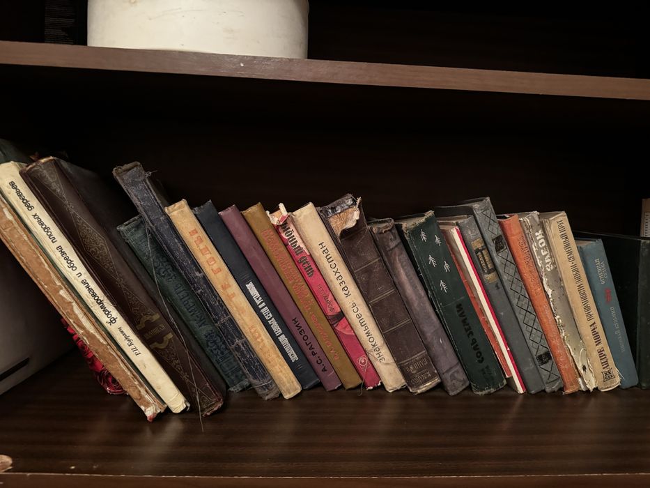 Книги, отдам за символическую плату!