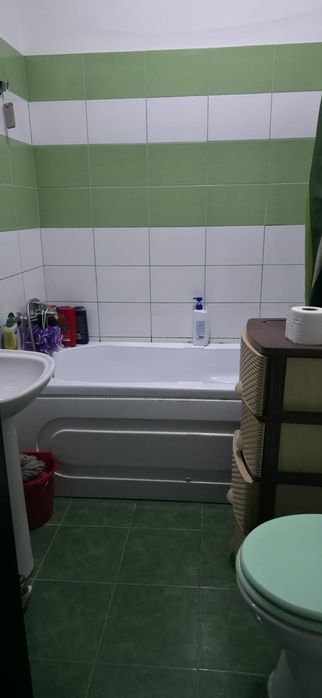 Vând garsoniera mobilată, utilat