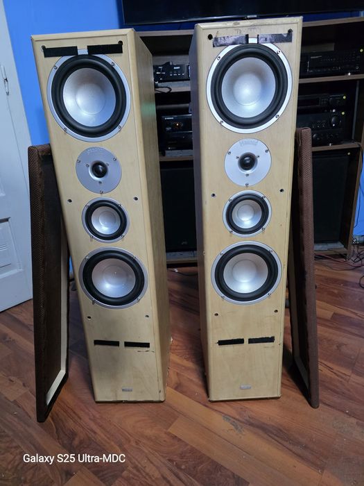 Vând o pereche de boxe pe 3 căi Magnat motion 1000, bass reflex, 340 W