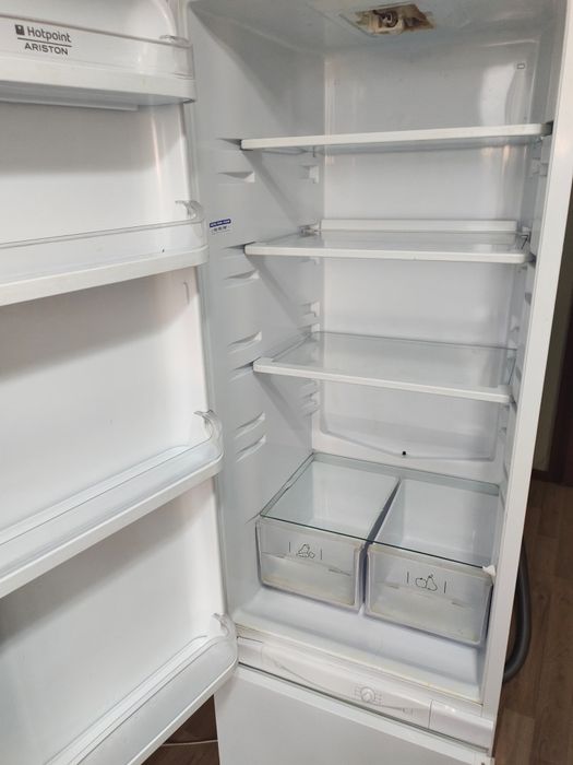 Продам холодильник hotpoint в хорошем состоянии