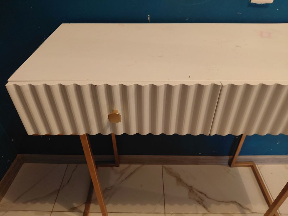 Консоль, туалетный столик