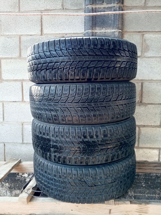 Продам комплект зимний шины в хорошем состоянии