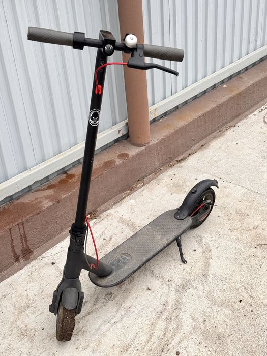 Продам электросамокат xiaomi
