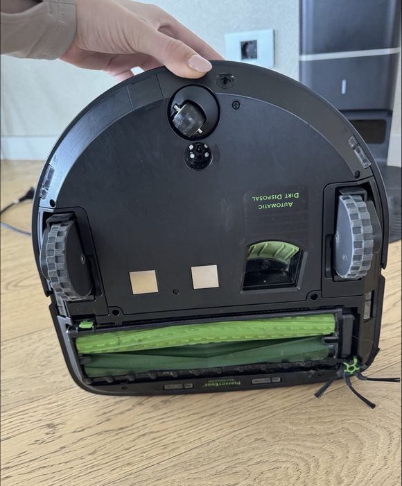 iRobot RoombaS9 CU GARANIE +Stație de încărcare–robot premium