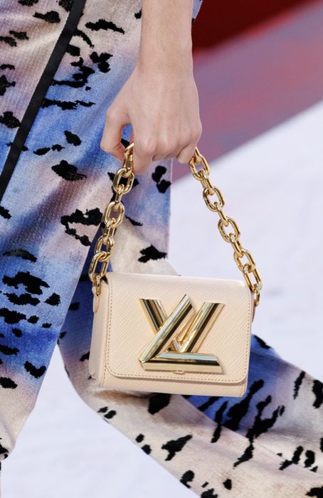 Louis Vuitton чанти налични