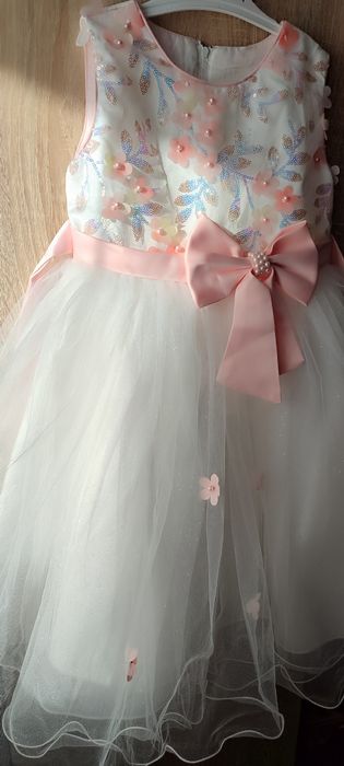 Продам платье для девочки размер 120