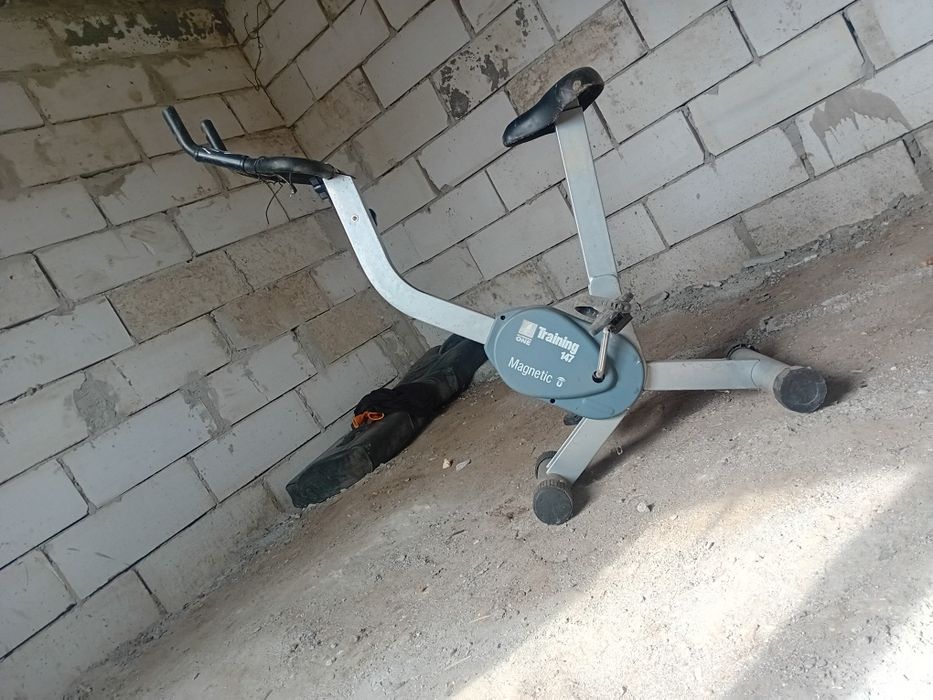 Bicicletă fitness pliabilă Training One 147 Magnetic – 300 lei