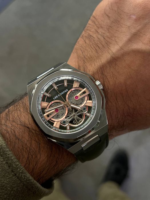 Оригинал часы фирменной каробой и пакетом