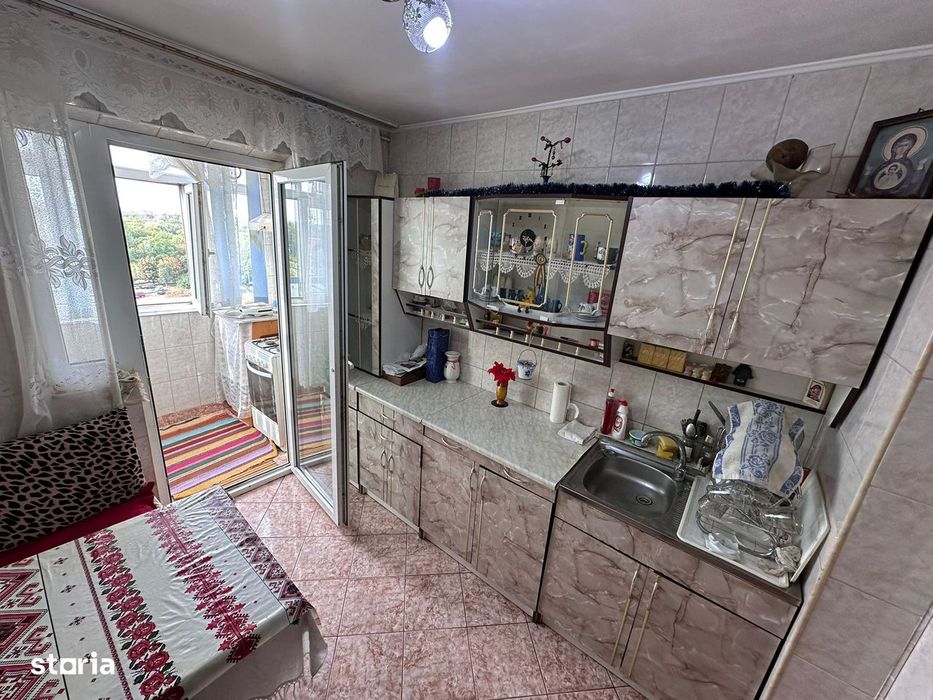 De vanzare apartament 3 camere 2 bai zona Crangasi