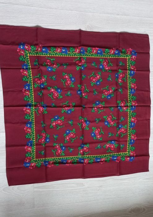 Batic traditional cu model floral