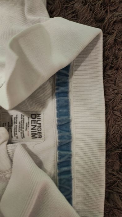 Vând polo Hilfiger jeans, M sau L mai strâmt