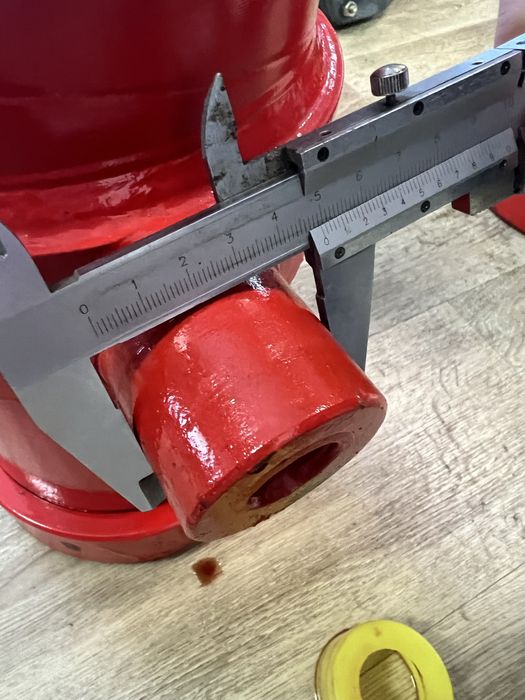 Гидроцилиндр 4 штоковый КАМАЗ, ЗИЛ, К700, МАЗ, ПТС, HOWO, SHACMAN