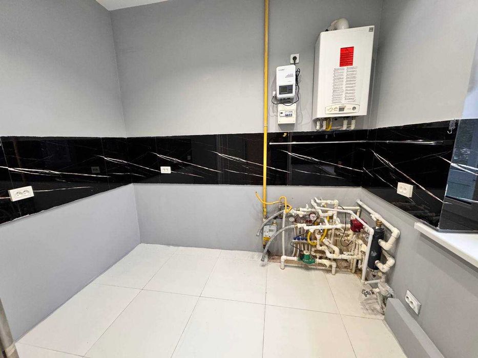 ПРОДАЕТСЯ 4/4/8 НОВОСТРОЙКА  на: Новомосковская