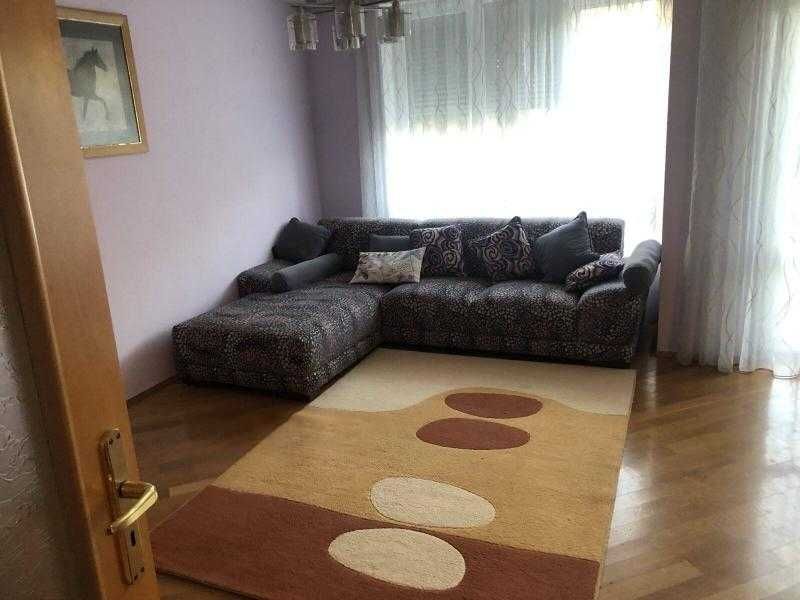 Дава се под наем Тристаен апартамент в Бургас, Център - 75 кв.м за 663 € - Снимка #1