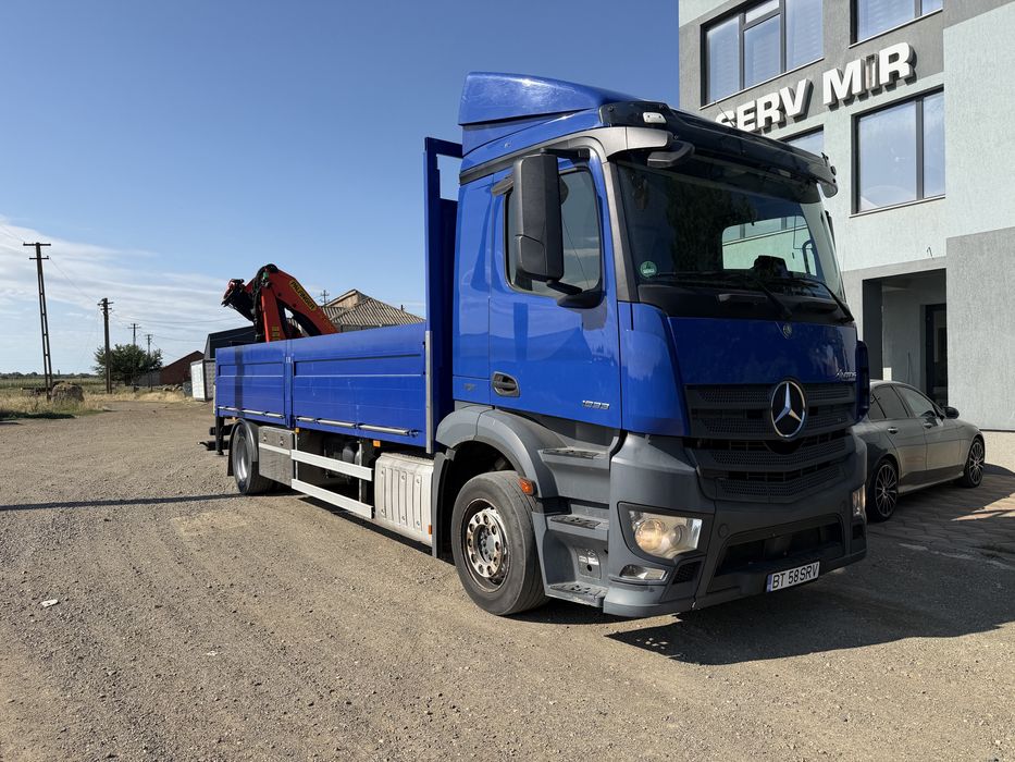 Mercedes Benz Antos 1833 cu macara PALFINGER PK13001K